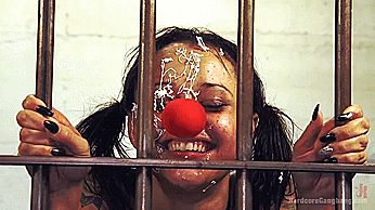 holly-hendrix-when-clowns-attack_008